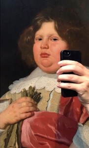 museum selfie