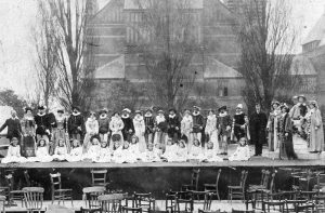 The cast for Pan's Anniversary, in front of the Memorial Theatre. The maypole dancing girls, in white, are seated.